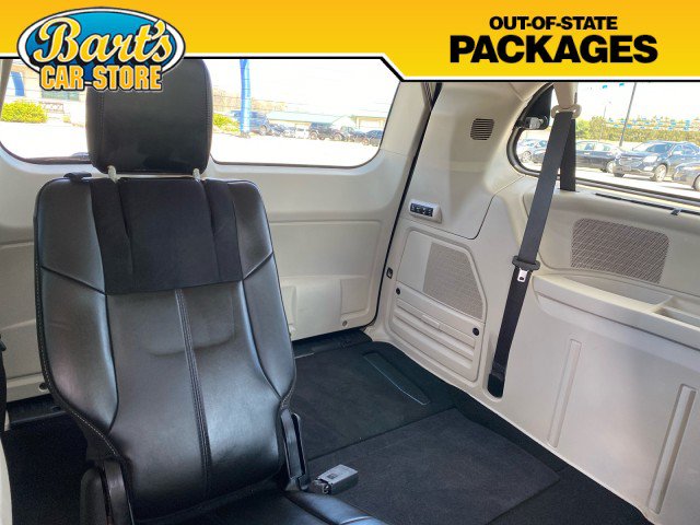 Used 2015 Chrysler Town & Country Limited Platinum FWD image 9