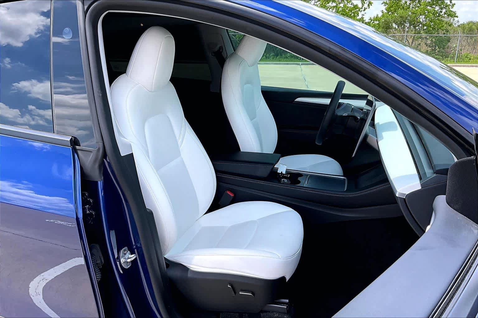 Used 2025 Tesla Model Y Long Range RWD image 8