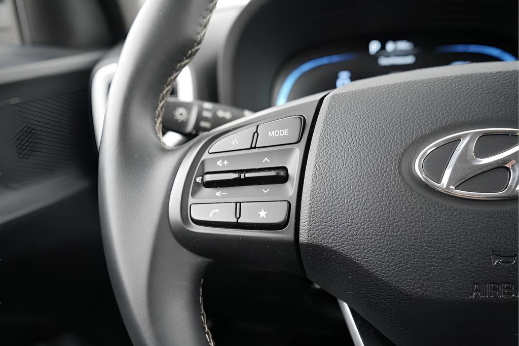 Certified 2023 Hyundai Venue Limited FWD image 23