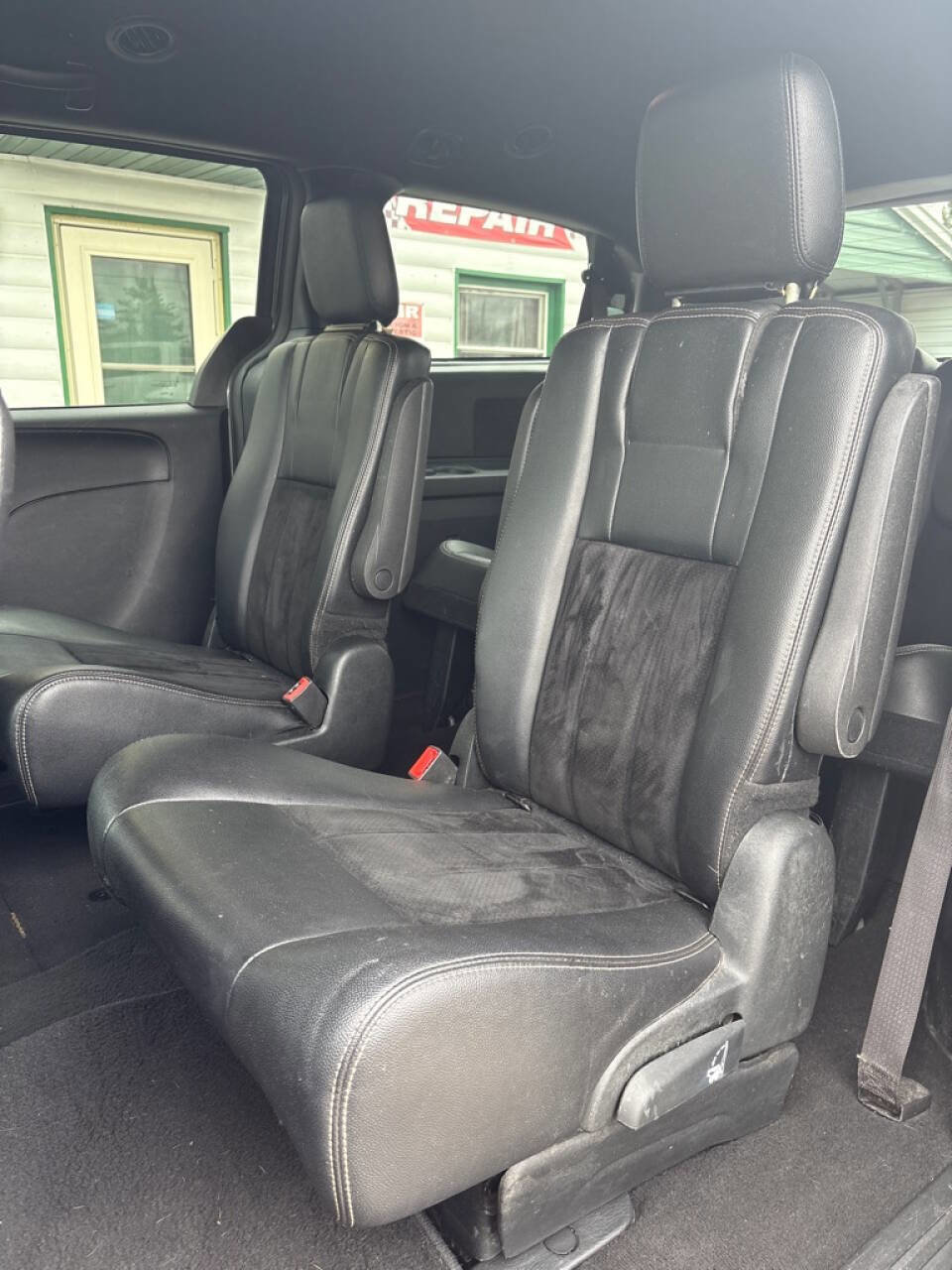 Used 2018 Dodge Grand Caravan SXT w/ Blacktop Package FWD image 16
