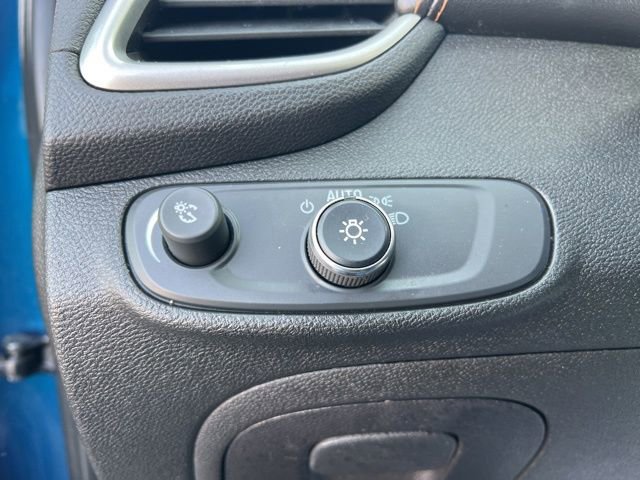 Used 2020 Chevrolet Trax LT w/ LT Convenience Package image 10