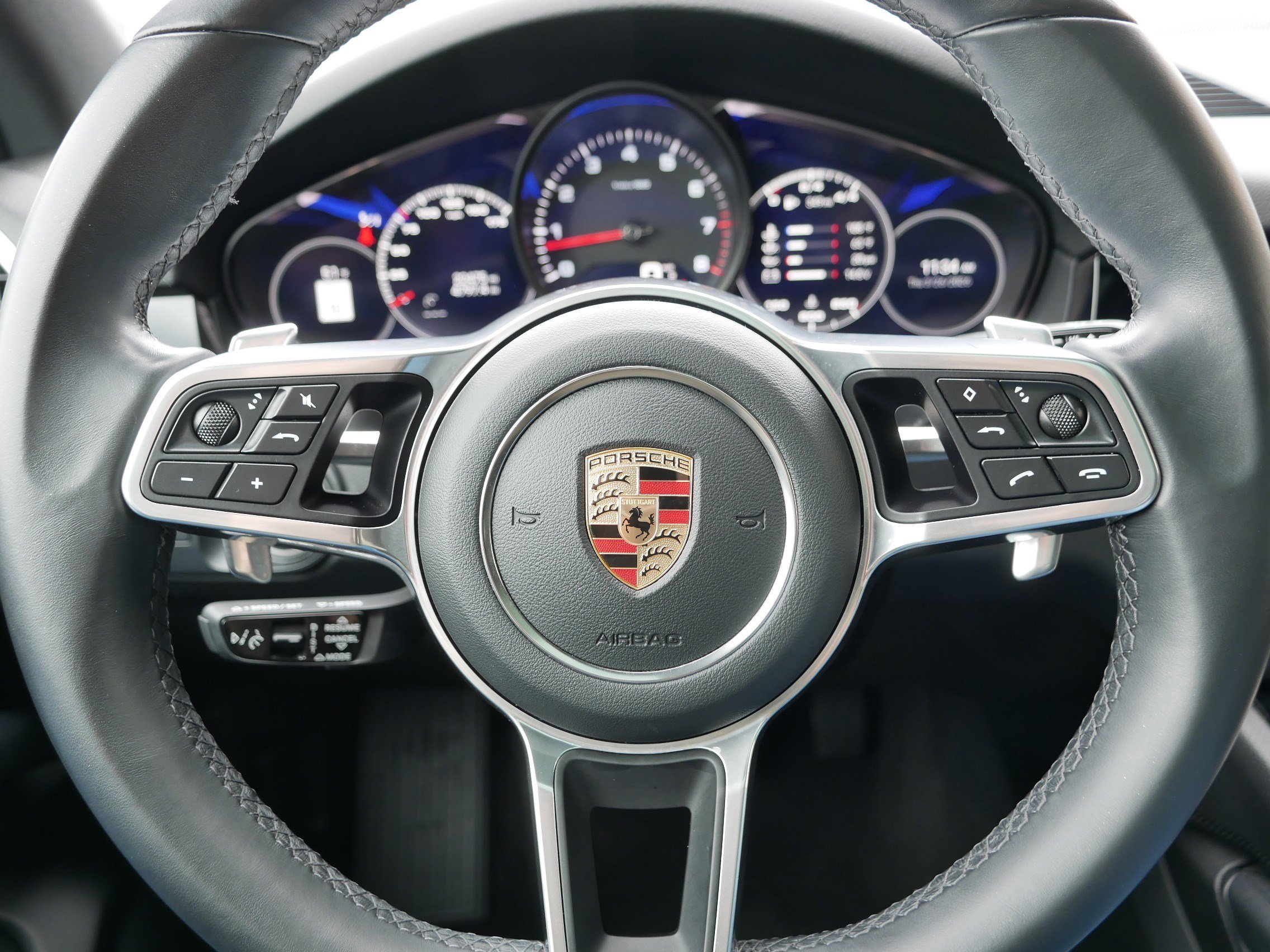 Used 2023 Porsche Cayenne image 25