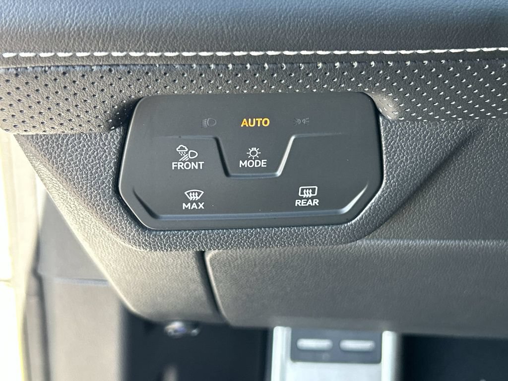 Used 2024 Volkswagen Atlas Cross Sport SEL R-Line AWD/4WD image 18