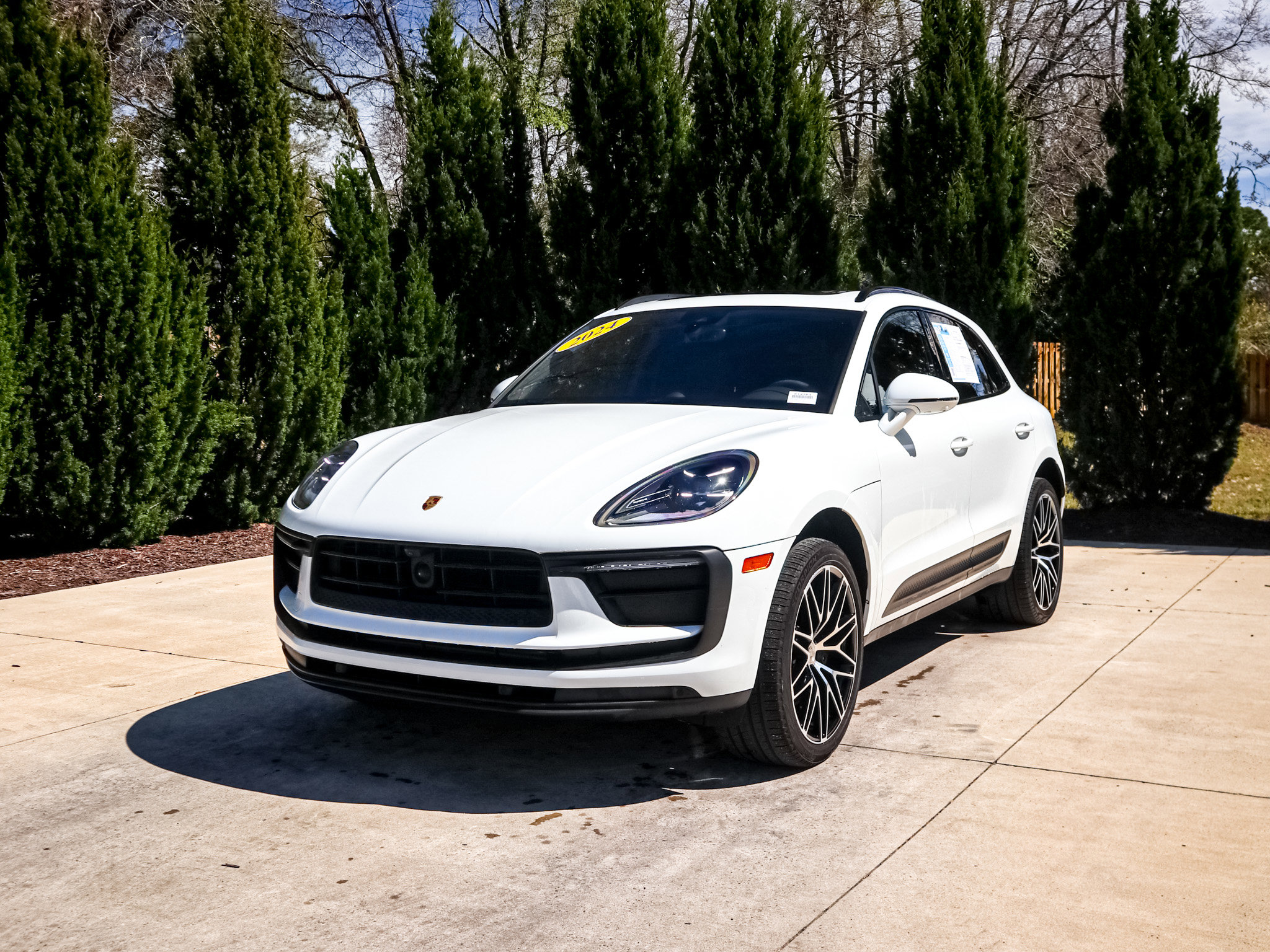 Used 2024 Porsche Macan AWD/4WD image 5