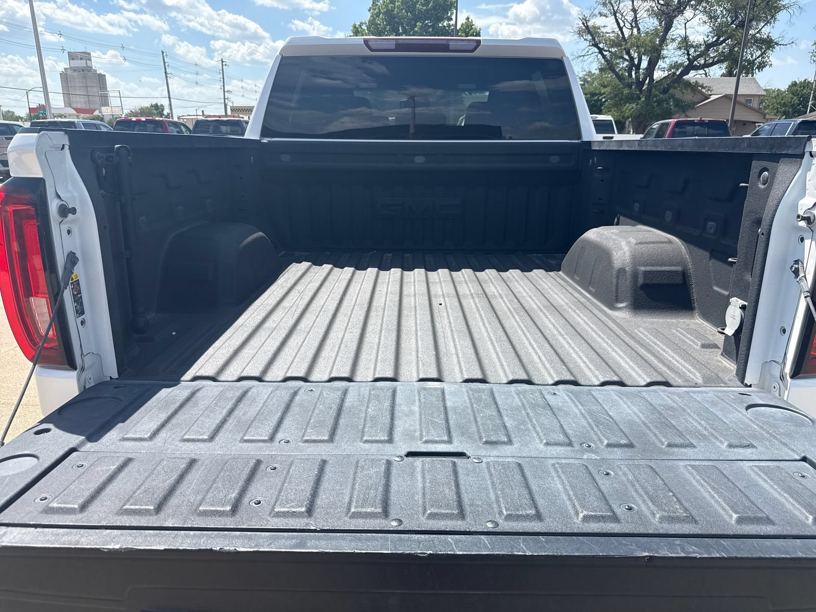 Used 2023 GMC Sierra 1500 SLT w/ SLT Premium Package AWD/4WD image 44