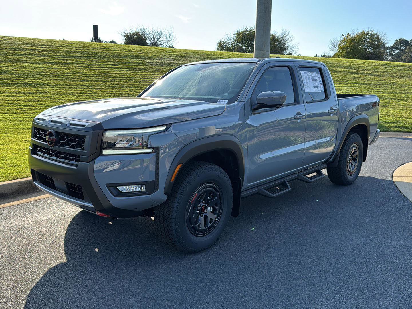 New 2026 Nissan Frontier PRO-4X w/ Pro-4x Convenience Package image 2