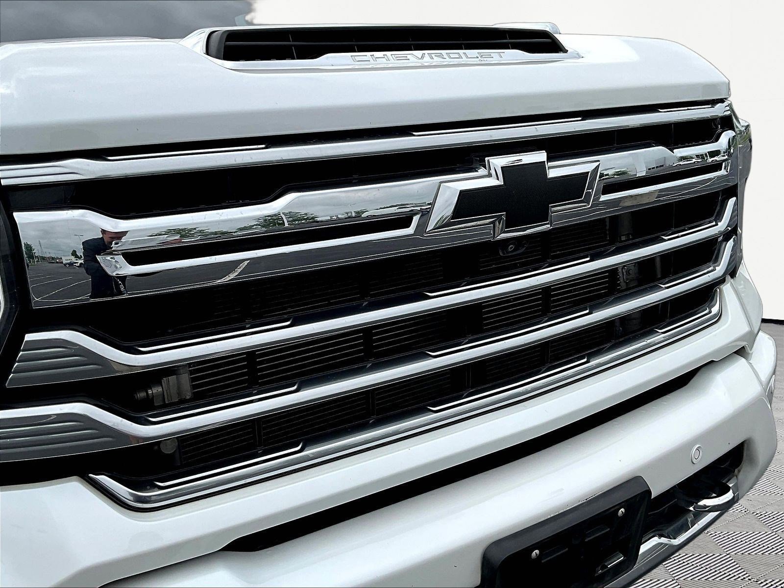 Used 2024 Chevrolet Silverado 3500 High Country w/ High Country Premium Package AWD/4WD image 34