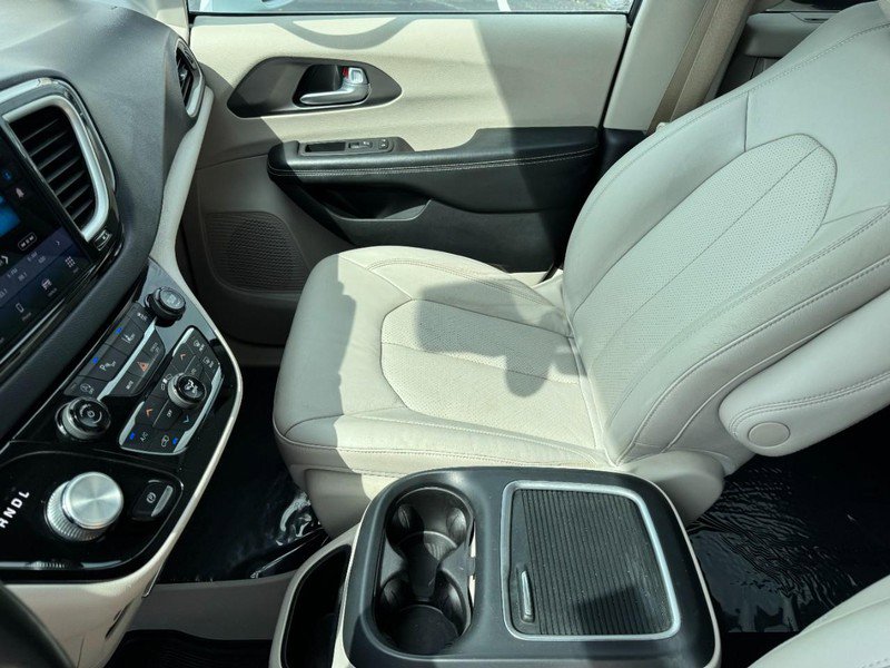 Used 2021 Chrysler Pacifica Touring-L FWD image 14