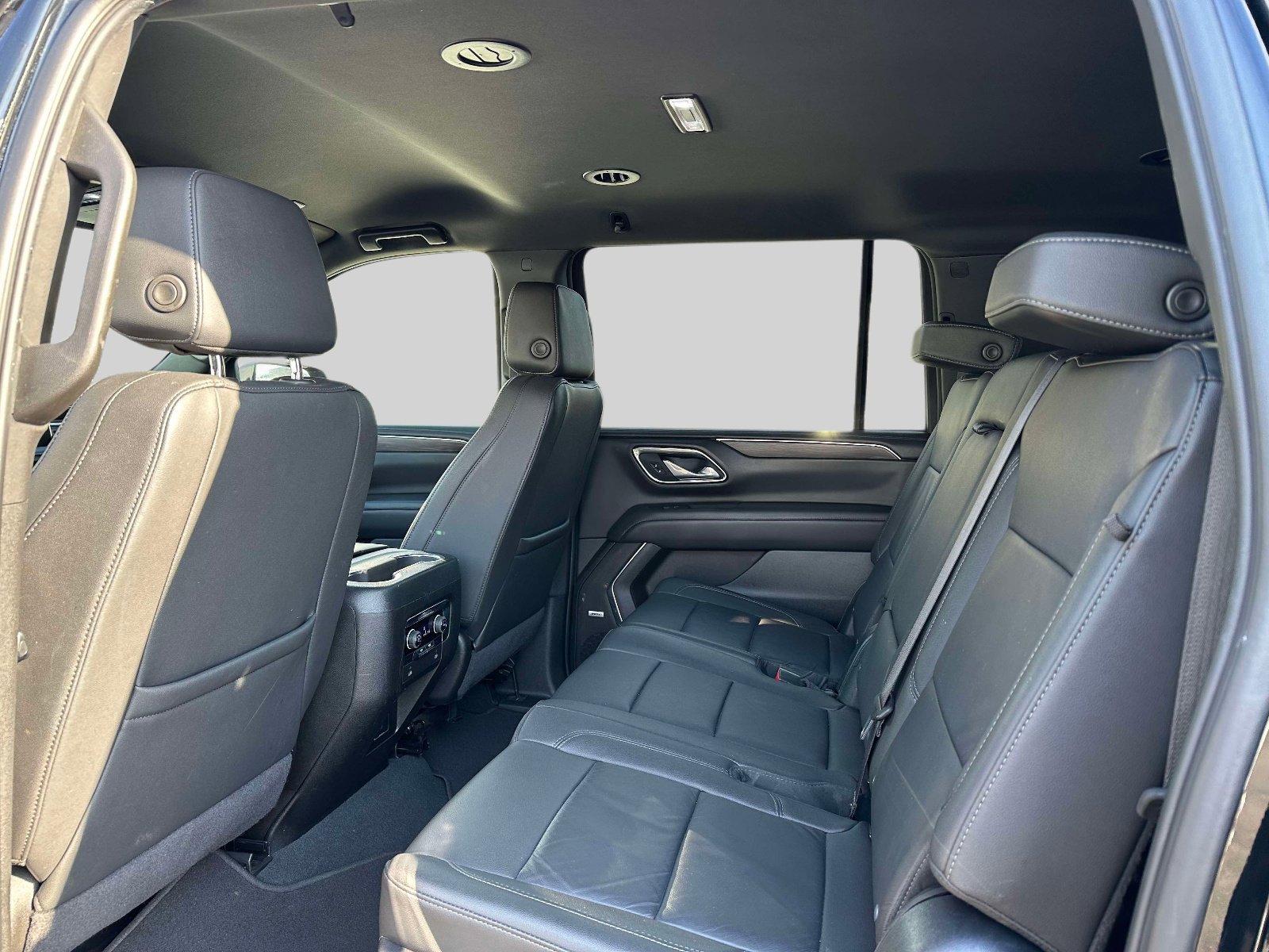 Used 2024 Chevrolet Suburban LT image 10