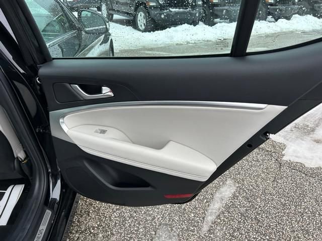 Used 2025 Genesis G70 2.5T image 27