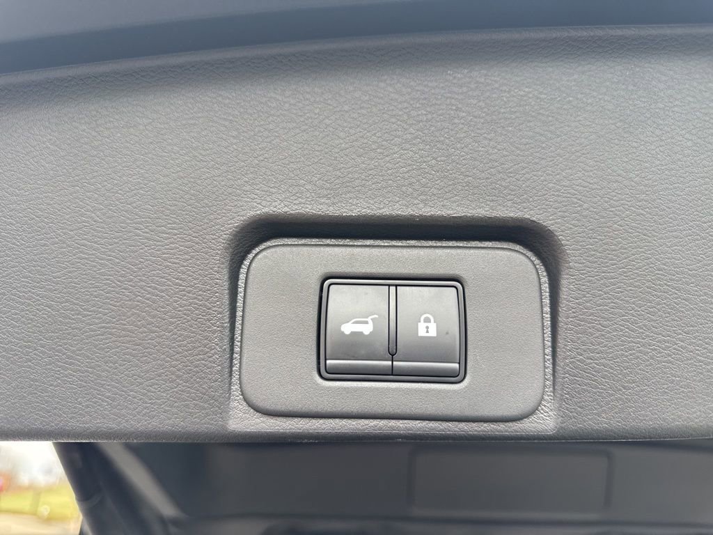 Used 2025 Nissan Rogue SV image 8