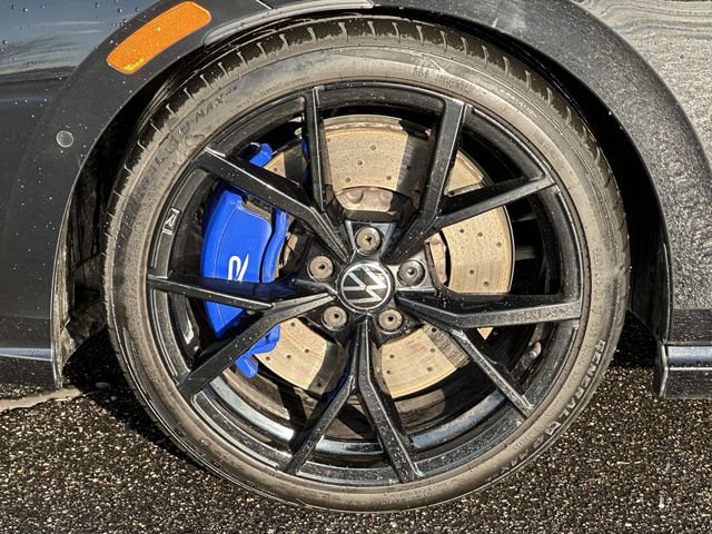 Used 2023 Volkswagen Golf 20th Anniversary Edition image 10