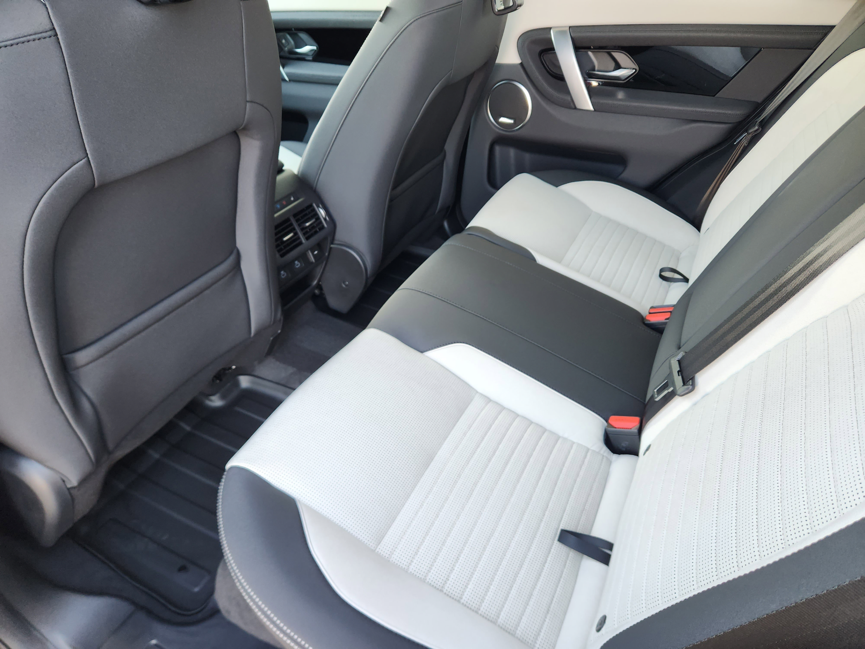 New 2025 Land Rover Discovery Sport S AWD/4WD image 27