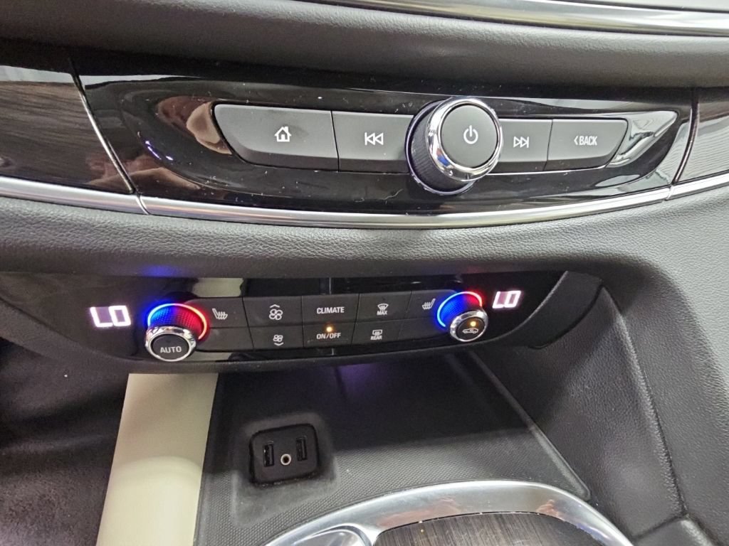 Used 2019 Buick Enclave Essence FWD image 19