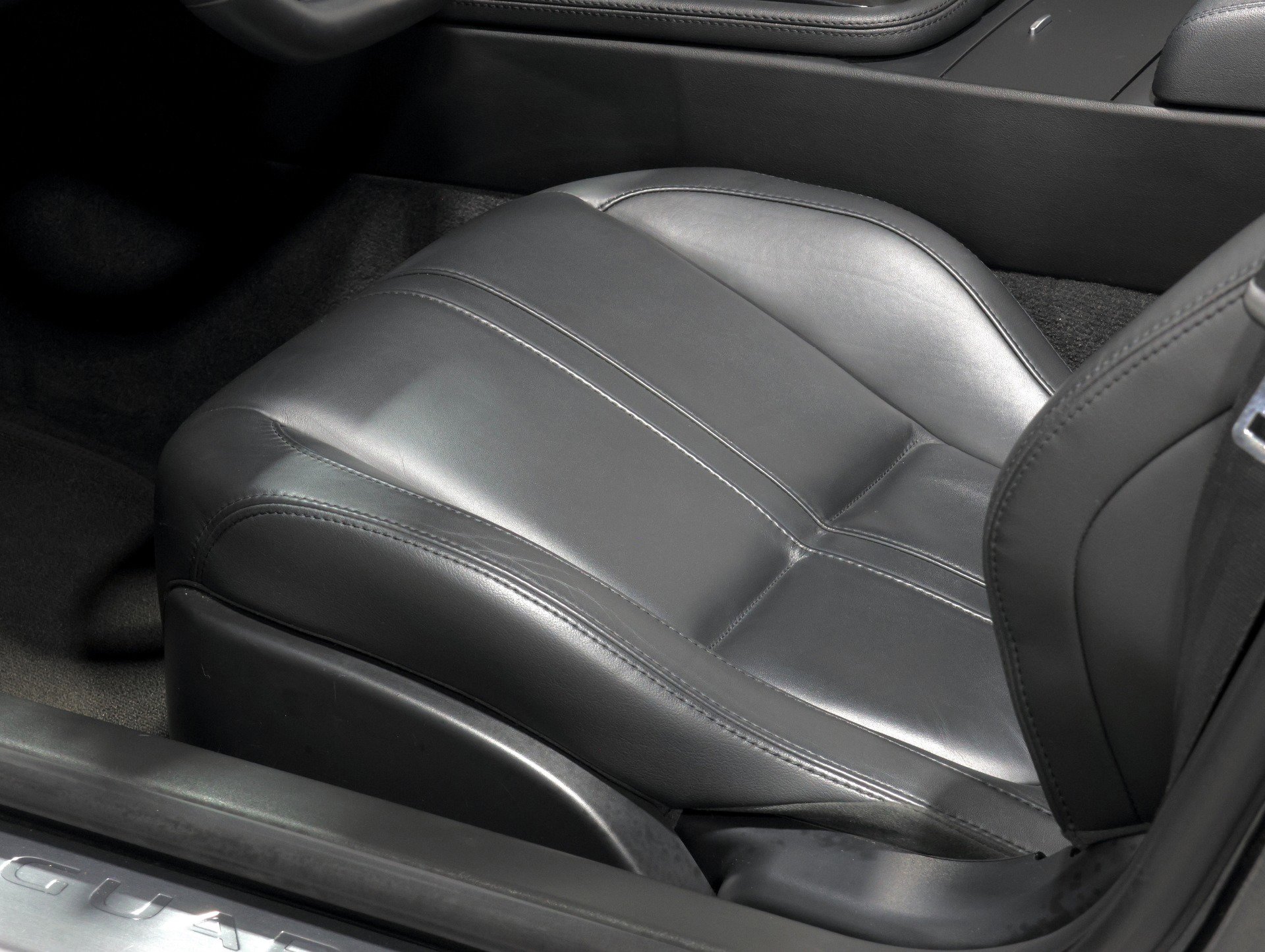 Used 2014 Jaguar F-TYPE S image 4