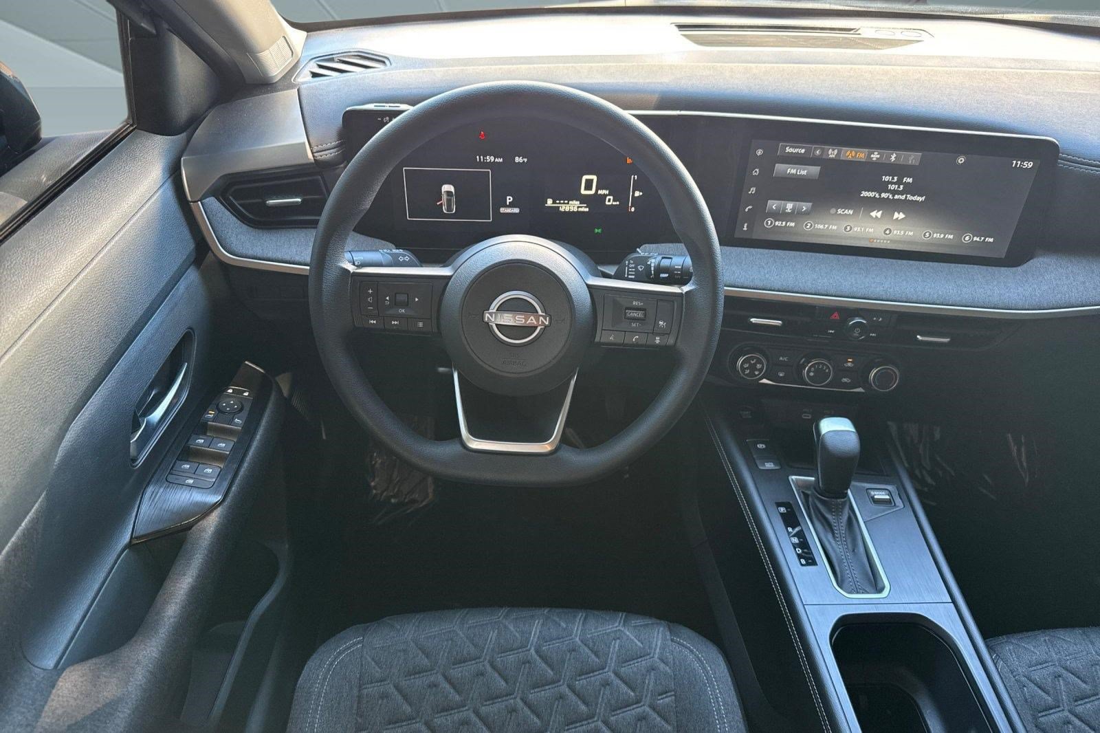 Used 2025 Nissan Kicks SV AWD/4WD image 29