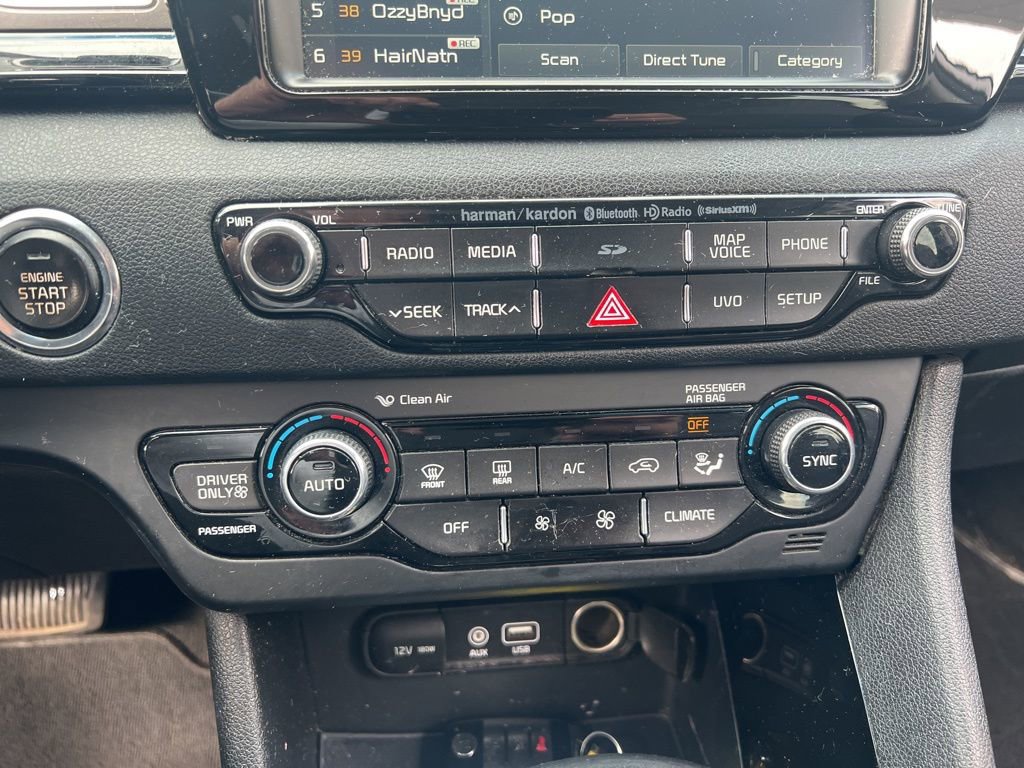 Used 2017 Kia Niro EX FWD image 33