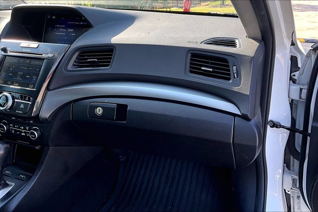 Used 2017 Acura ILX FWD image 18