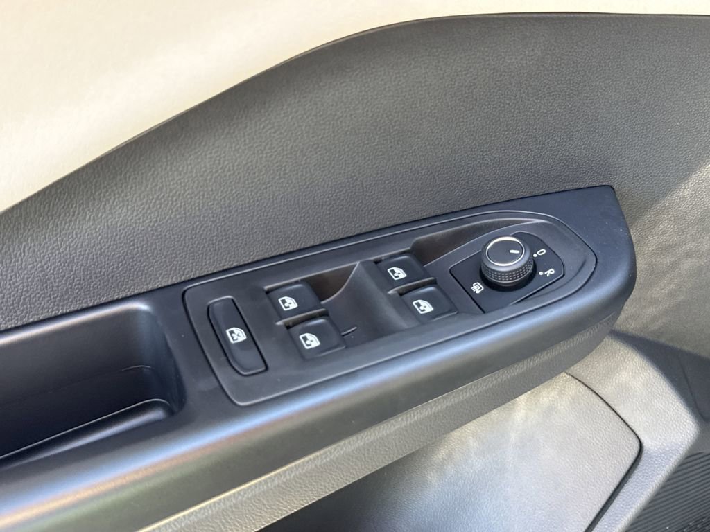 New 2025 Volkswagen Taos SE image 25