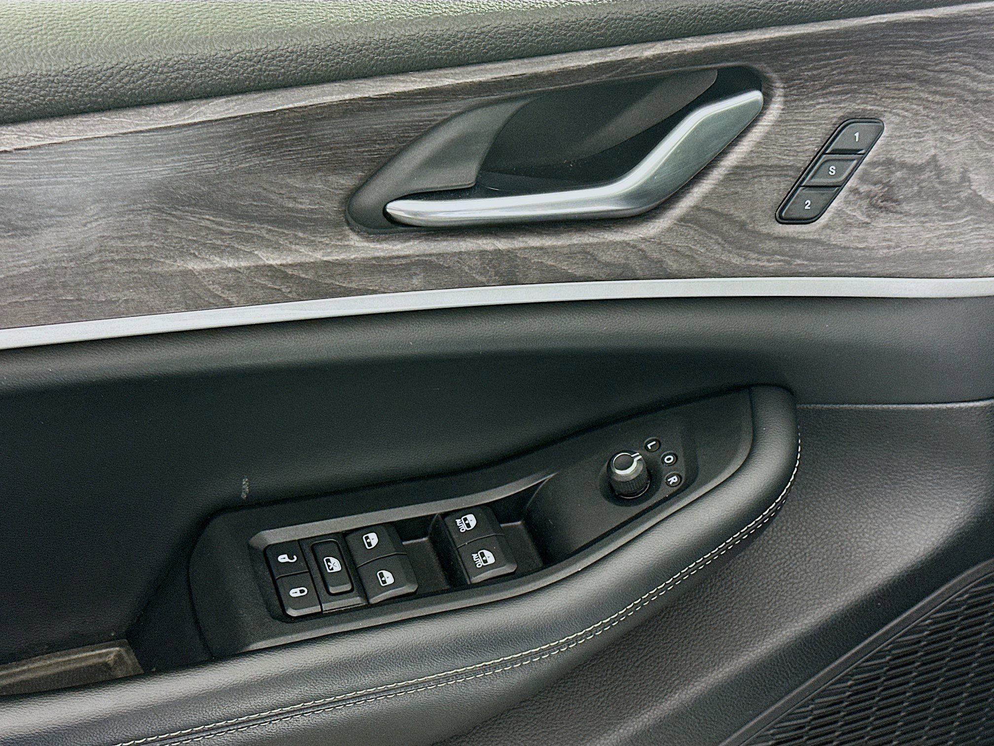 Used 2023 Jeep Grand Cherokee L Limited image 15