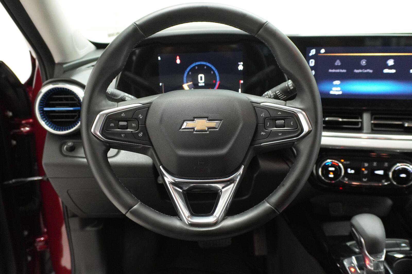 Used 2025 Chevrolet Trax LT w/ Driver Confidence Package FWD image 14