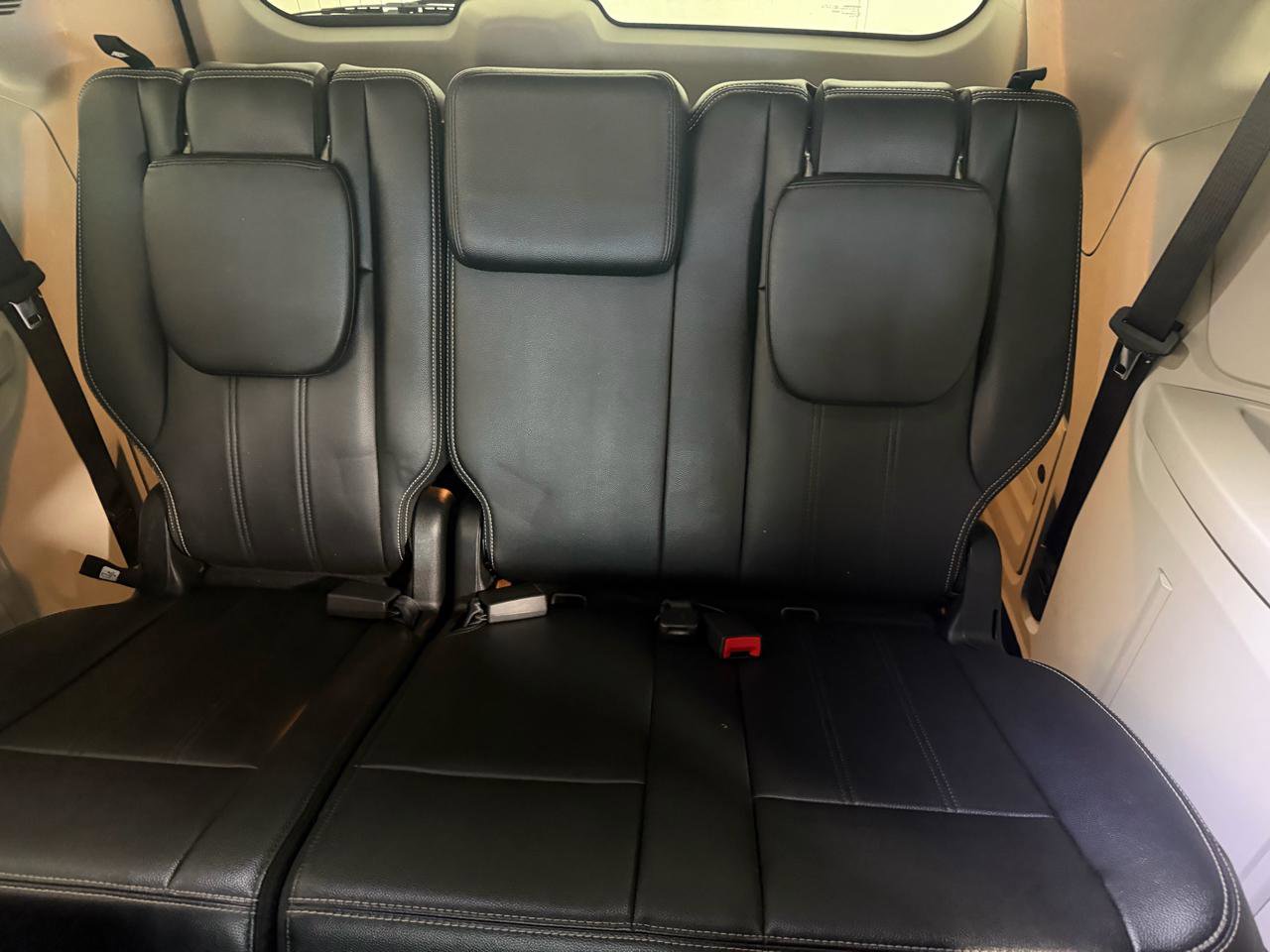 Used 2014 Chrysler Town & Country Touring FWD image 22