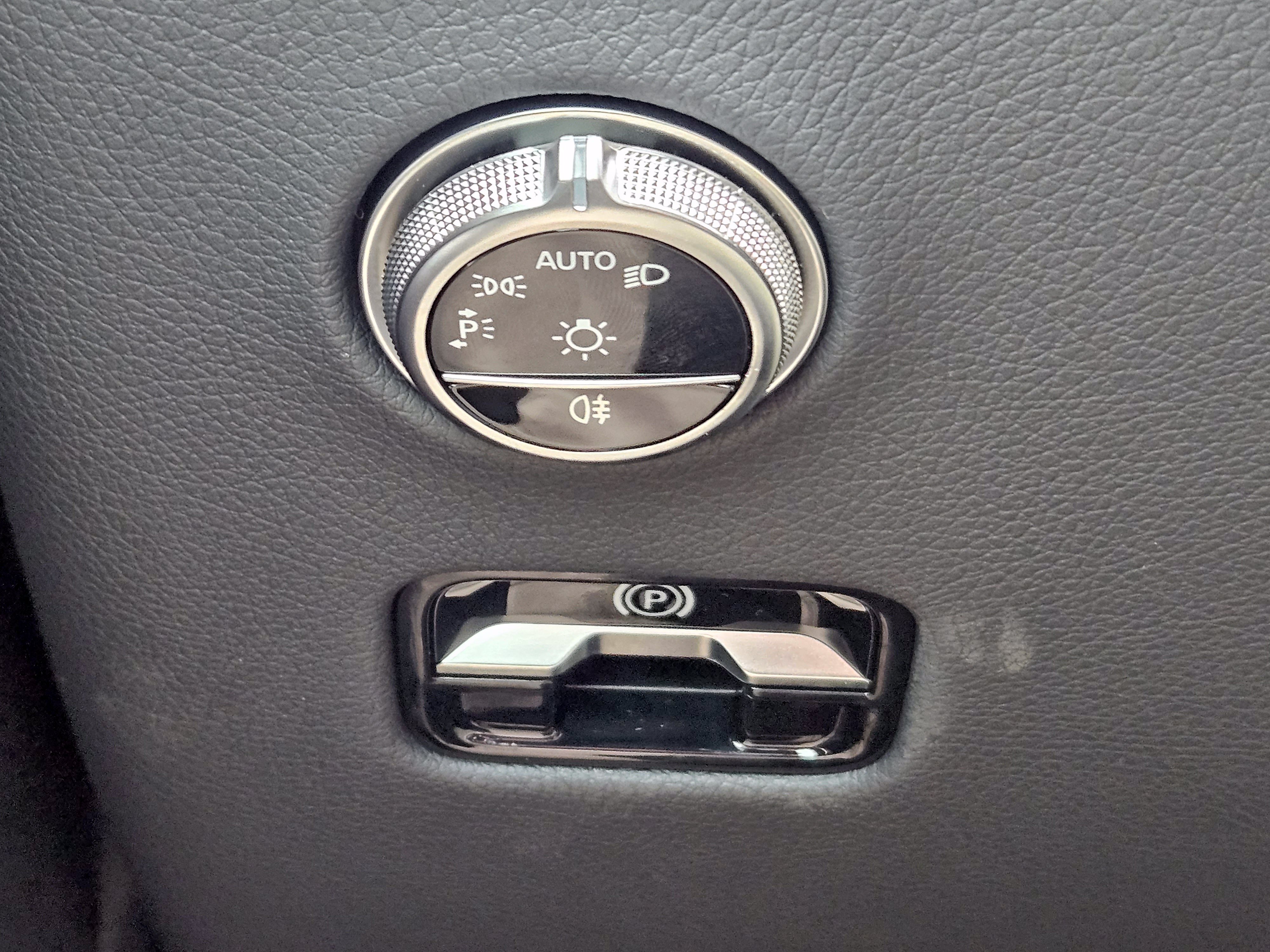 Certified 2026 Mercedes-Benz GLC 300 image 32