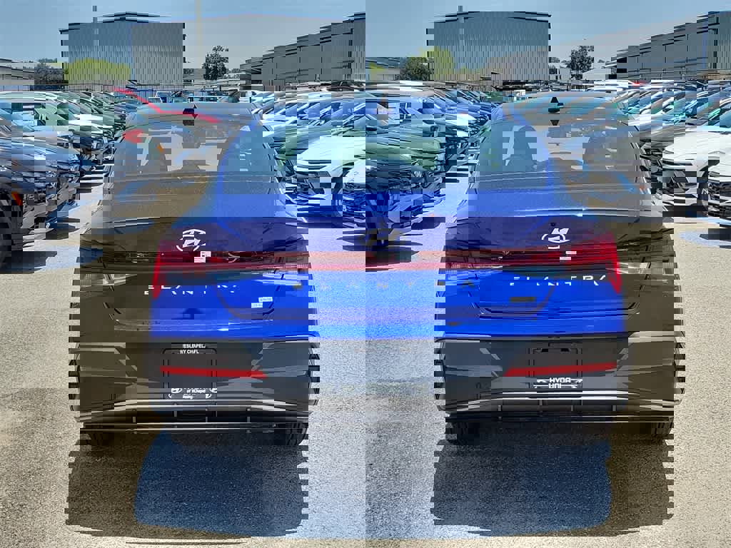 New 2025 Hyundai Elantra Blue image 30