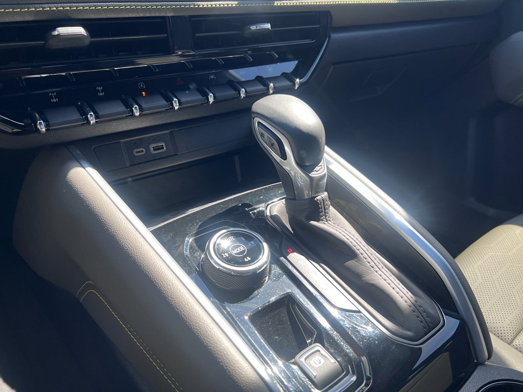 Used 2024 Chevrolet Colorado ZR2 w/ ZR2 Convenience Package III image 23