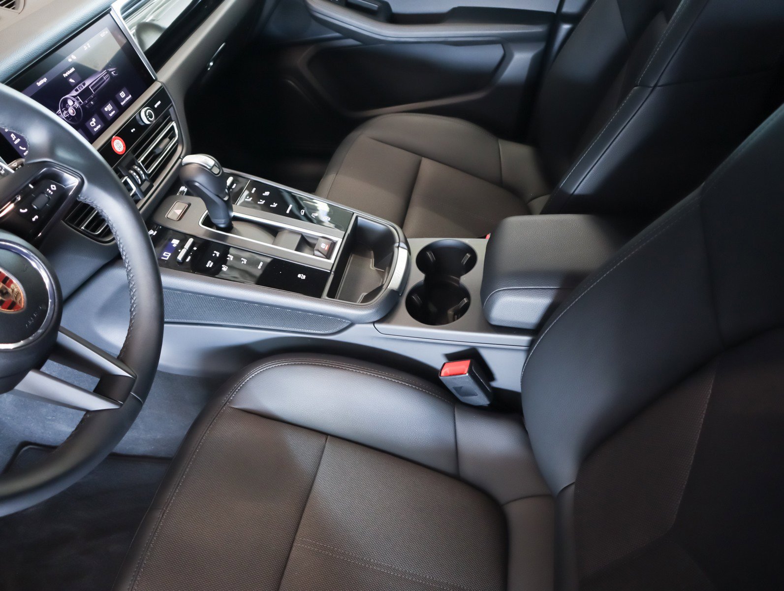 Certified 2025 Porsche Macan image 17