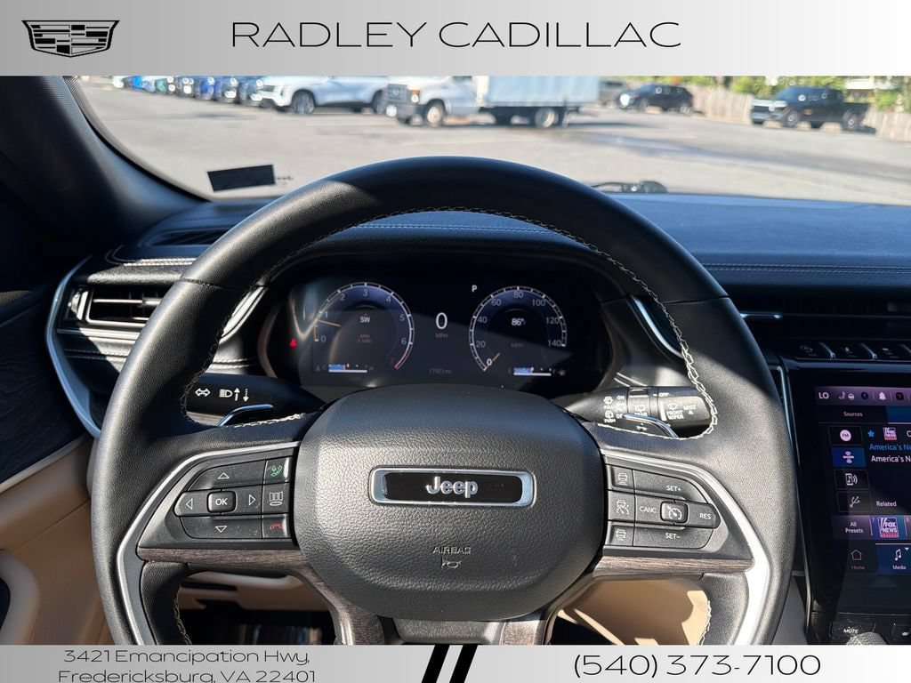 Used 2025 Jeep Grand Cherokee Limited AWD/4WD image 5