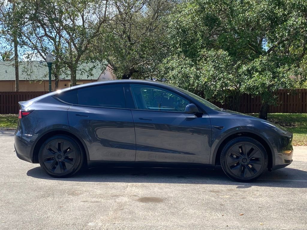 Used 2025 Tesla Model Y Long Range image 10