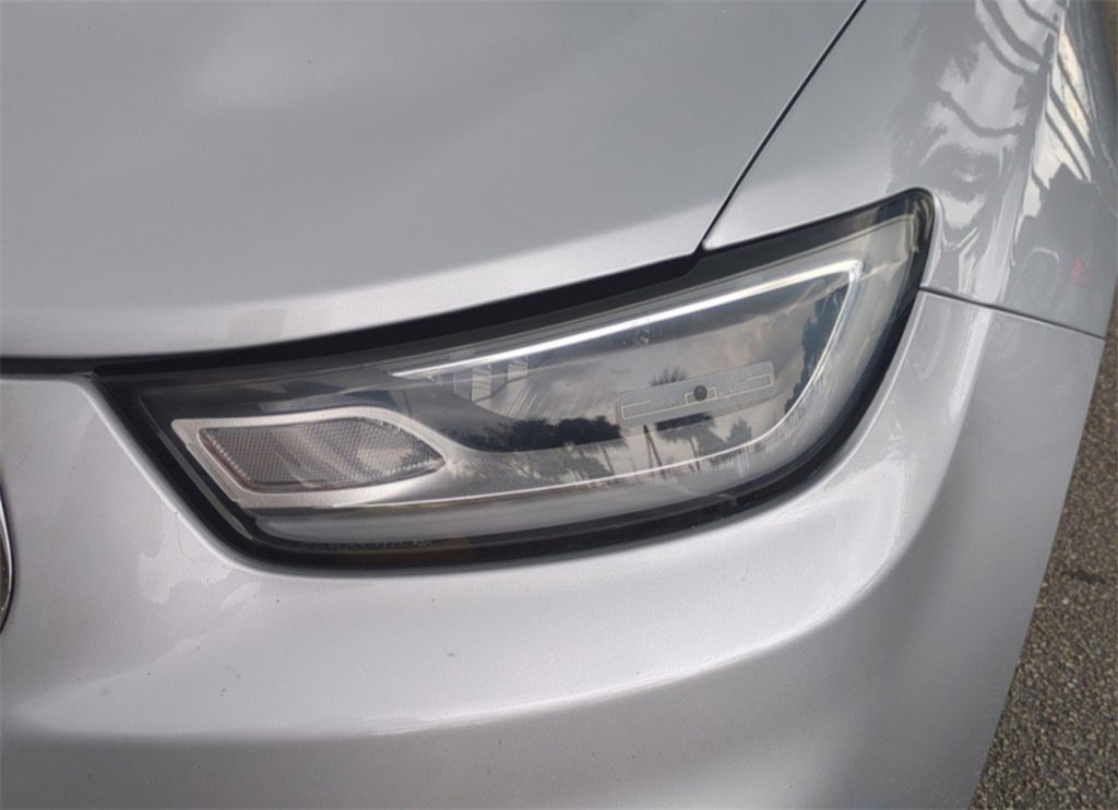 Used 2023 Chrysler Pacifica Touring-L image 10