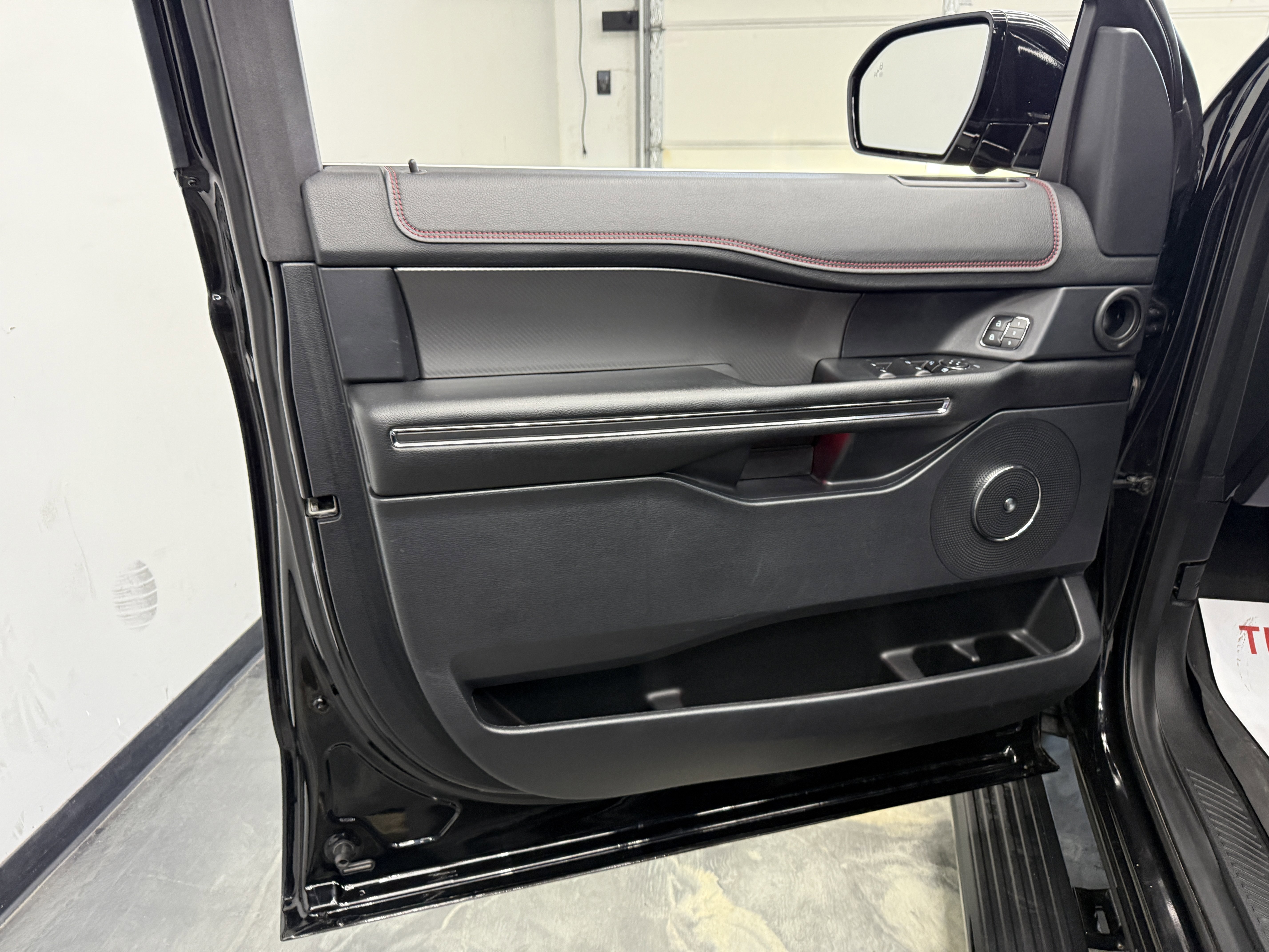 Used 2019 Ford Expedition Limited w/ Equipment Group 303A AWD/4WD image 10