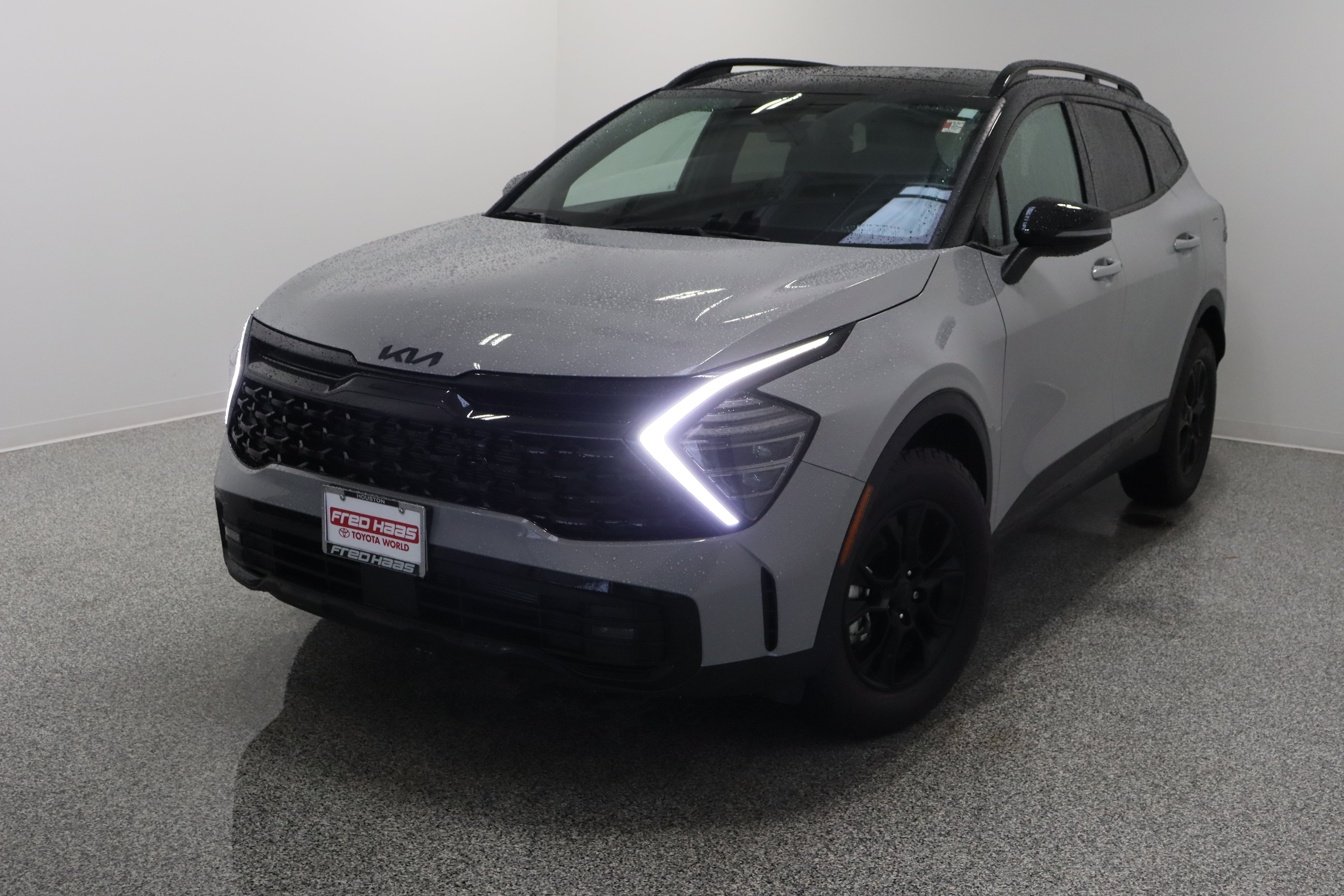 Used 2025 Kia Sportage X-Pro AWD/4WD image 2