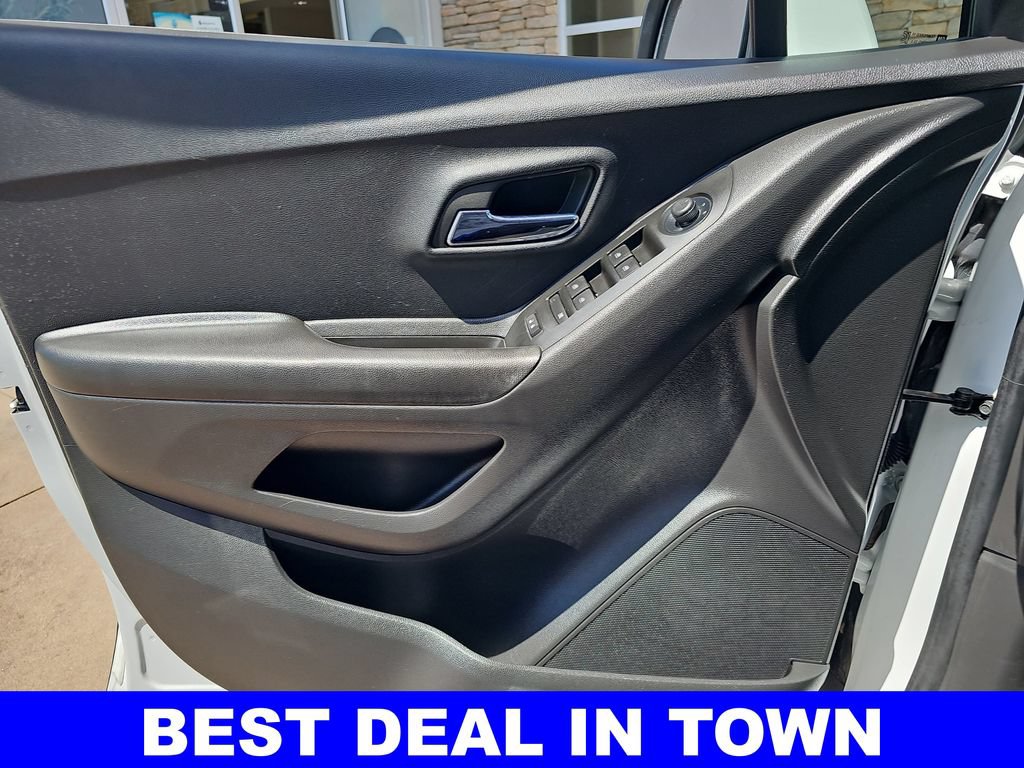 Used 2022 Chevrolet Trax LT w/ Driver Confidence Package AWD/4WD image 24