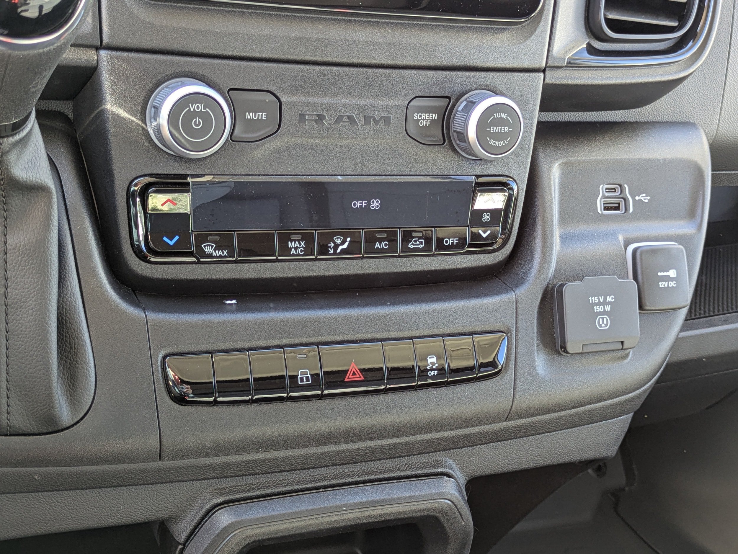 New 2026 RAM ProMaster 3500 w/ Crew Van Package FWD image 8