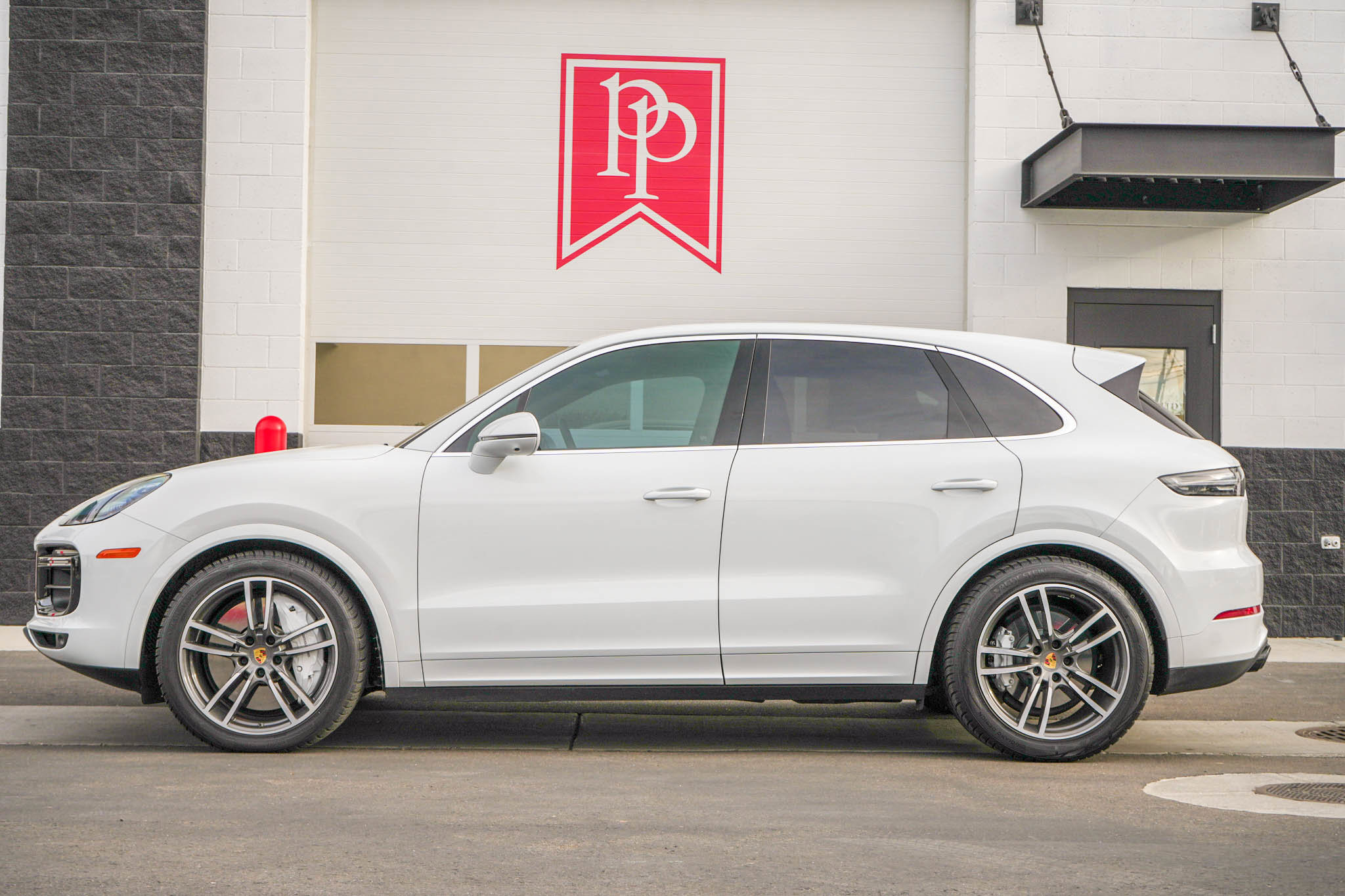Used 2020 Porsche Cayenne Turbo AWD/4WD image 59