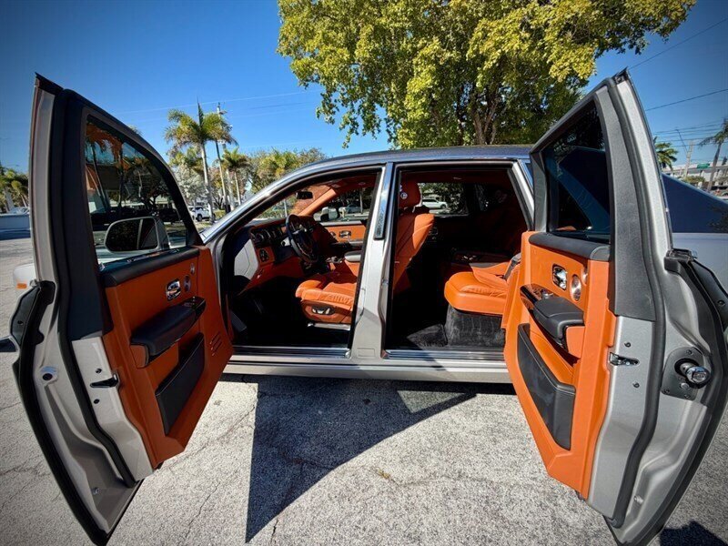 Used 2018 Rolls-Royce Phantom Sedan RWD image 23