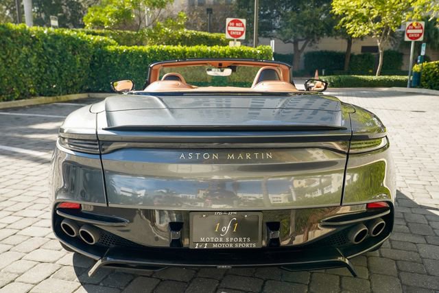 Used 2023 Aston Martin DBS Volante image 21