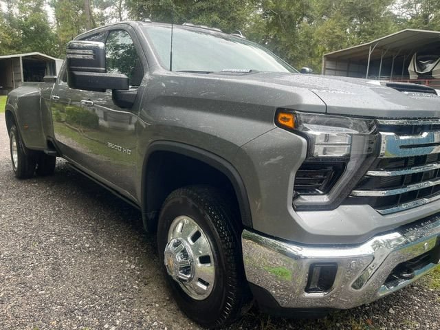 Used 2025 Chevrolet Silverado 3500 LTZ w/ LTZ Plus Package AWD/4WD image 2