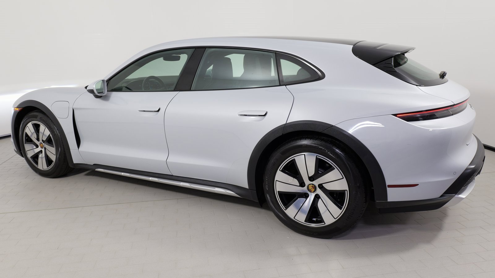 Used 2023 Porsche Taycan 4 Cross Turismo image 25