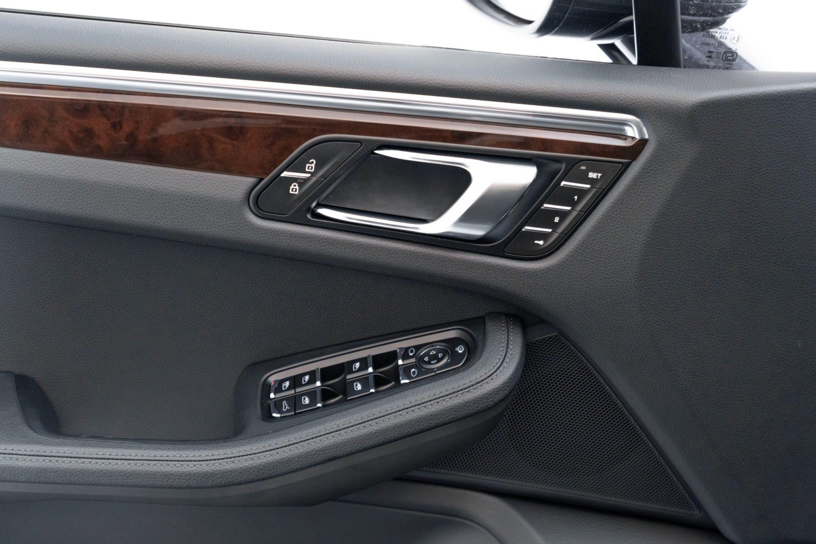 Certified 2025 Porsche Macan image 22