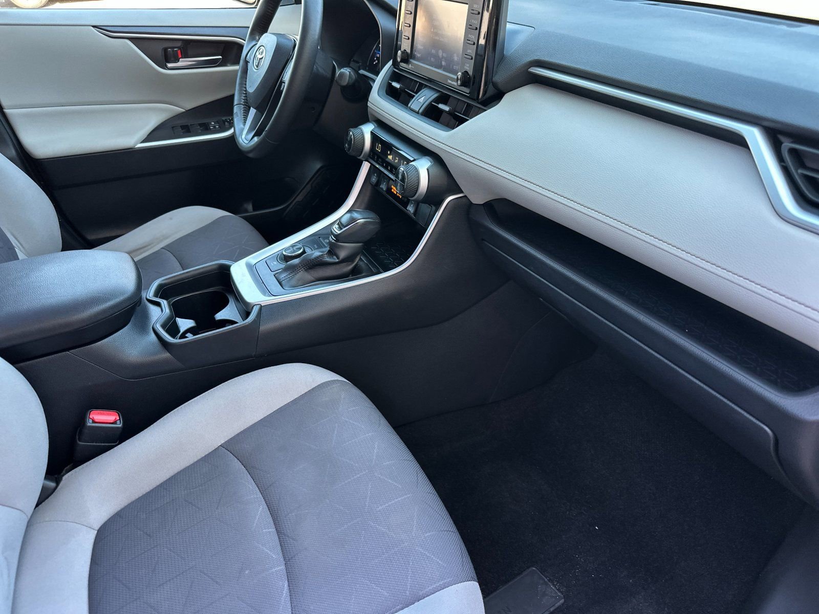 Used 2021 Toyota RAV4 XLE w/ Convenience Package AWD/4WD image 18