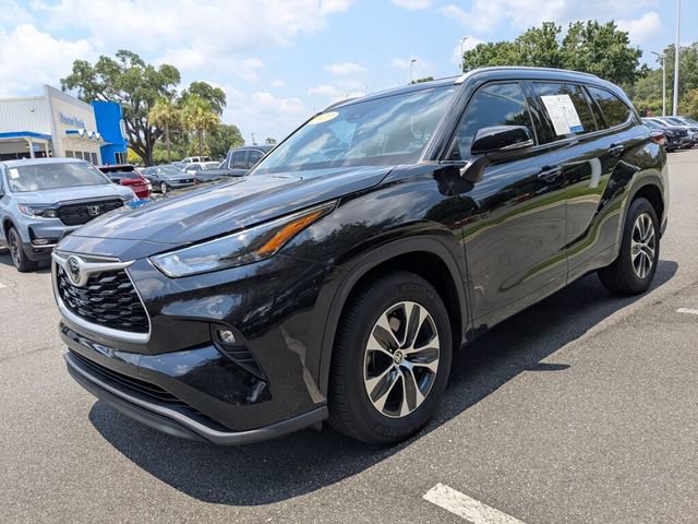 Used 2022 Toyota Highlander XLE FWD image 6