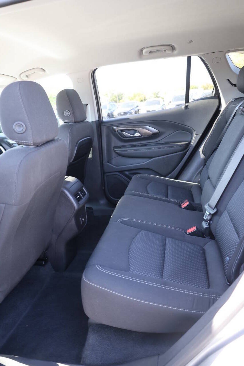 Used 2024 GMC Terrain SLE AWD/4WD image 17