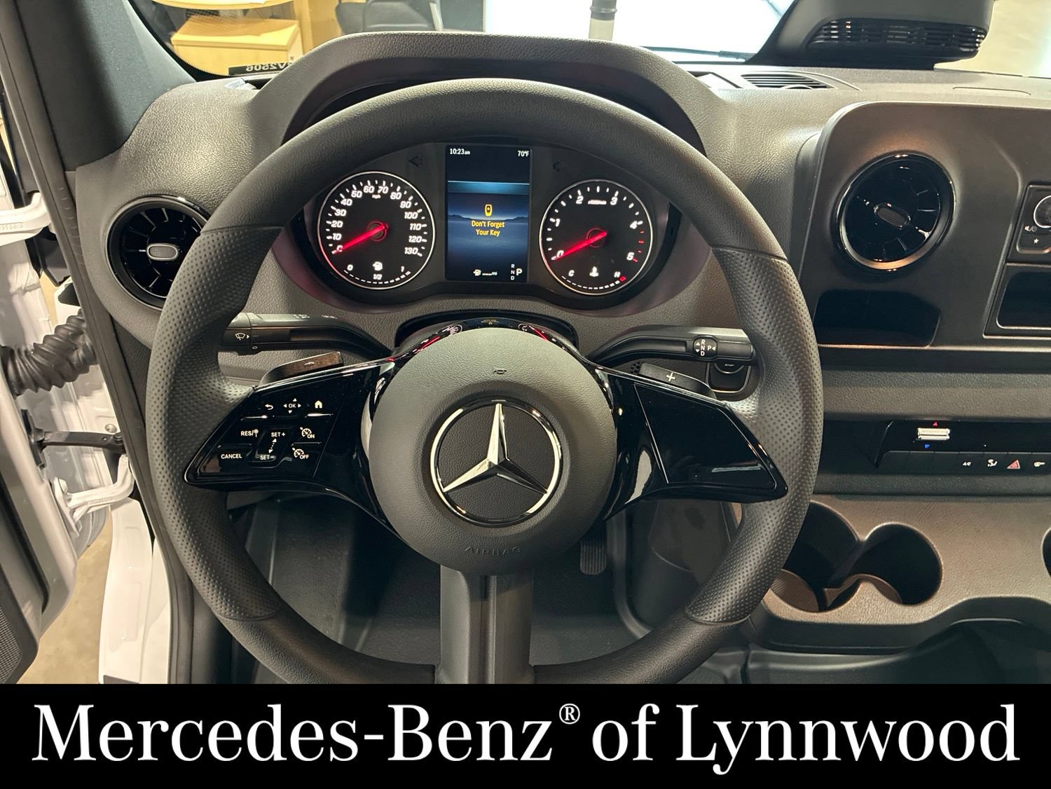 Used 2025 Mercedes-Benz Sprinter 2500 image 10