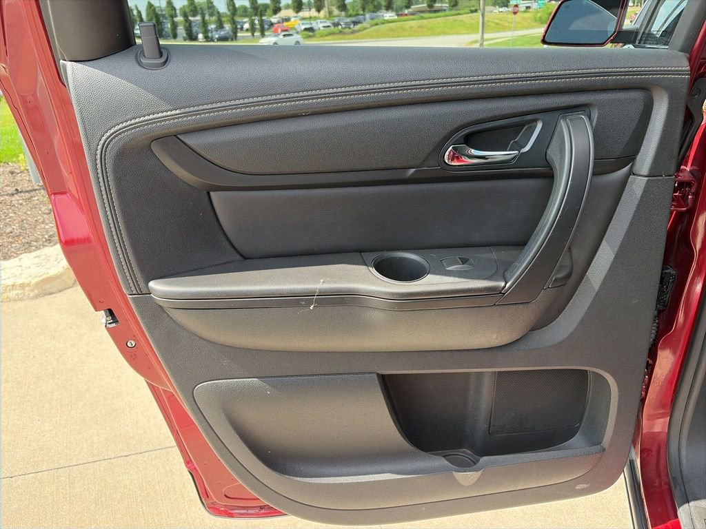 Used 2016 Chevrolet Traverse LT w/ Style and Technology Package FWD image 39