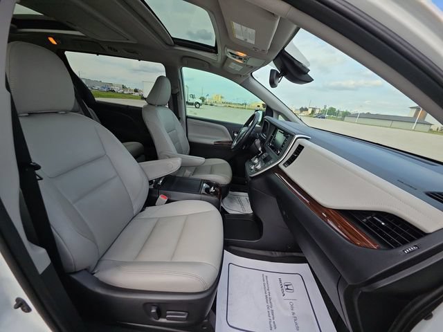 Used 2020 Toyota Sienna Limited Premium FWD image 33