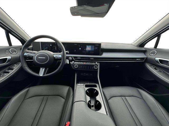 New 2025 Hyundai Sonata Limited image 13